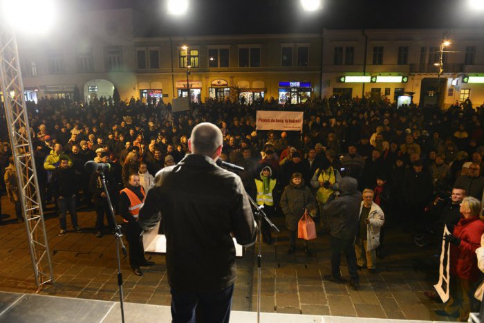 Ilustračný obrázok k článku V centre Košíc sa protestovalo proti korupcii: Na Fica ulica! - kričala tisícka ľudí