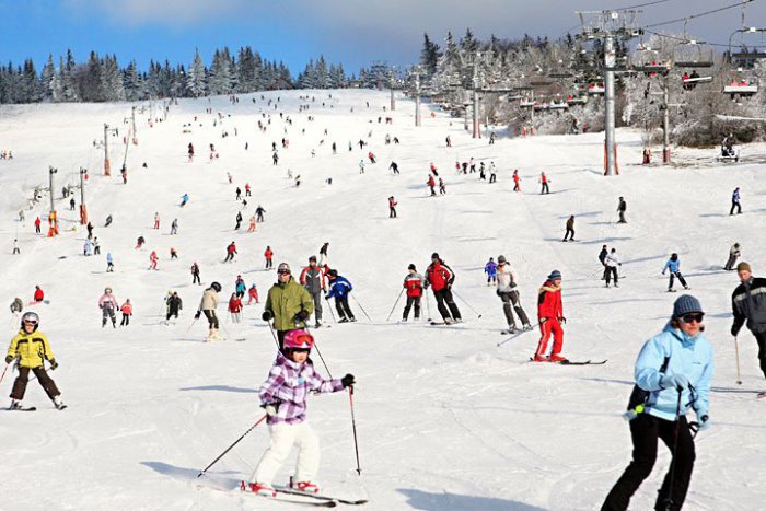 Ilustračný obrázok k článku Jarné prázdniny klopú na dvere: Zjazdovky aj pre lyžiarskych začiatočníkov