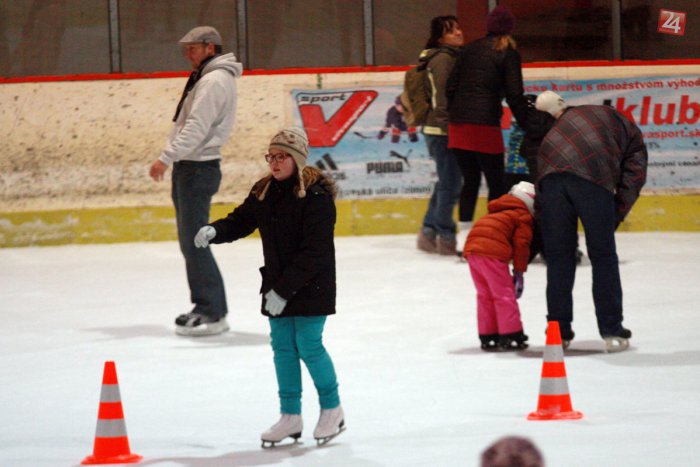 Ilustračný obrázok k článku S korčuľami na nohách: Otváracie hodiny zlatomoravského zimáku počas víkendu