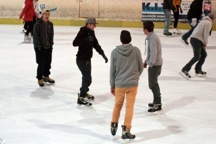 Ilustračný obrázok k článku Super správa zo zlatomoraveckého zimáku: V TENTO deň sa verejnosť korčuľuje zdarma