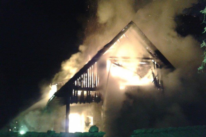Ilustračný obrázok k článku Dramatická silvestrovská noc: Pár chvíľ pred polnocou sa chata ocitla v plameňoch!