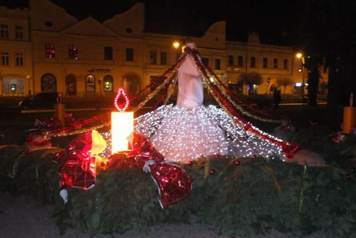 Ilustračný obrázok k článku Neklamný znak blížiacich sa Vianoc: V Prešove už vytvára atmosféru adventný megaveniec