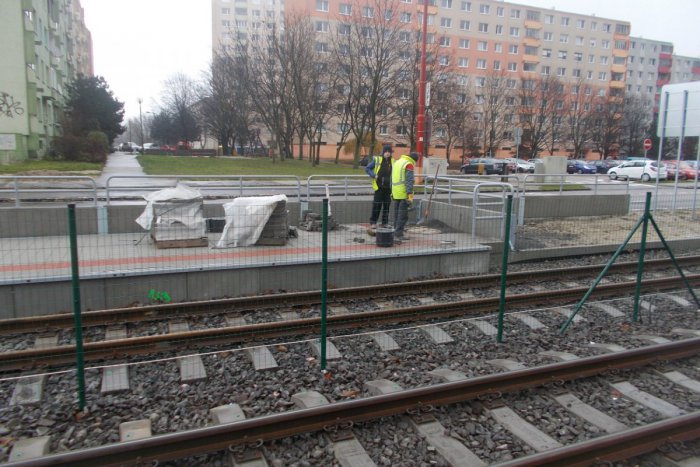 Ilustračný obrázok k článku Termín ukončenia rekonštrukčných prác je “fuč“, ale električkovej trati v Dúbravke stále niečo chýba