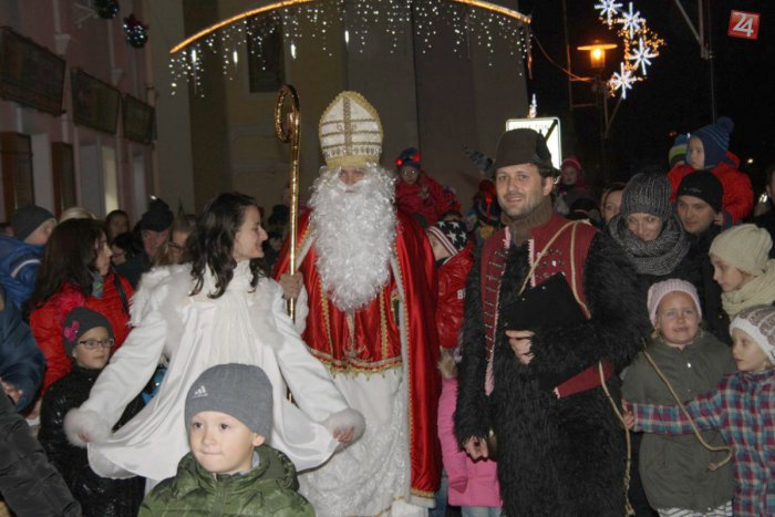 Ilustračný obrázok k článku Veľký mikulášsky sprievod OBRAZOM: Takto začali Vianoce v Prievidzi