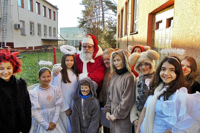 Ilustračný obrázok k článku FOTO+VIDEO: Mikulášov nabitý program ukončilo rozsvietenie stromčeka na námestí