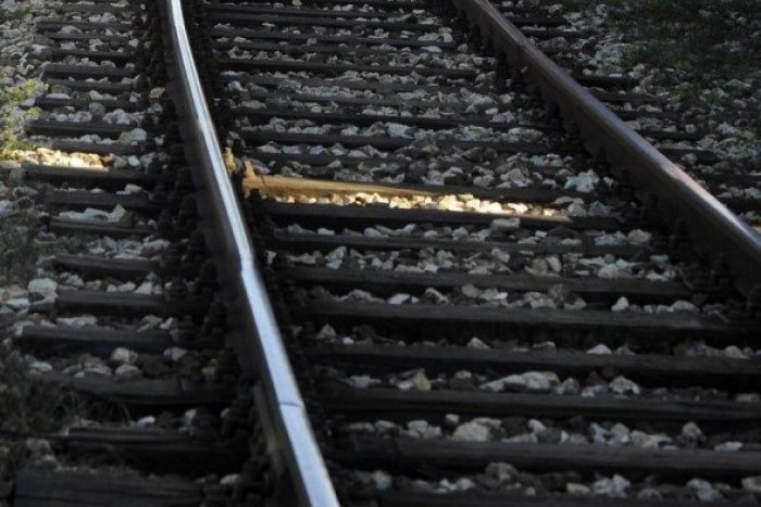 Ilustračný obrázok k článku Kuriózna nehoda na železnici: Vlak prechádzal tunelom, narazil do cencúľa!