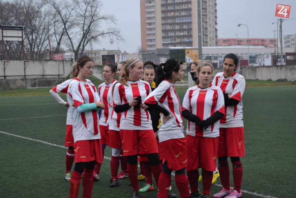 Ilustračný obrázok k článku OBRAZOM: Ženy ovládli futbalový štadión v Topoľčanoch!