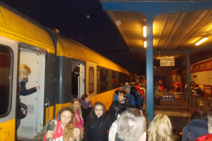 Ilustračný obrázok k článku S miernym meškaním, no kompletne vypredaný dnes do Bratislavy dorazil žltý vlak RegioJetu