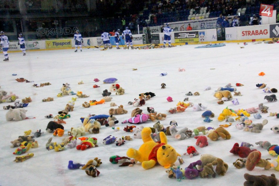 Ilustračný obrázok k článku Na ľad budú lietať plyšáky: Hokejisti Topoľčian chcú takto potešiť deti