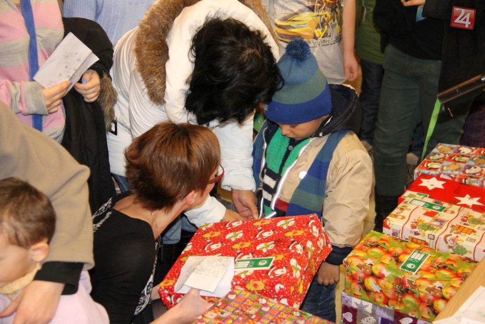Ilustračný obrázok k článku Deťom zo sociálne znevýhodnených rodín rozdali 200 vianočných darčekov