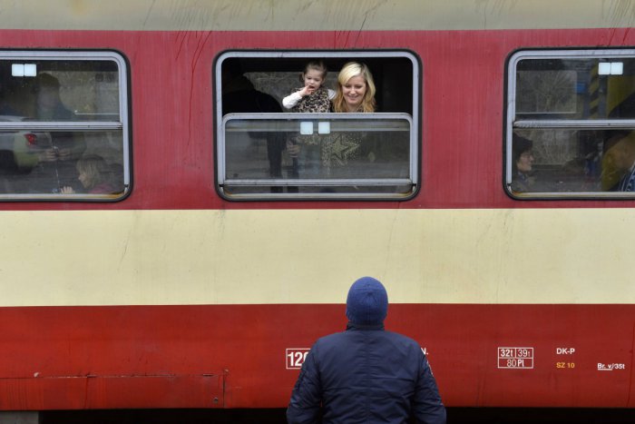 Ilustračný obrázok k článku Chvíle hrôzy vo vlaku pri Nových Zámkoch: Mladíkovi (23) museli napokon amputovať prst!