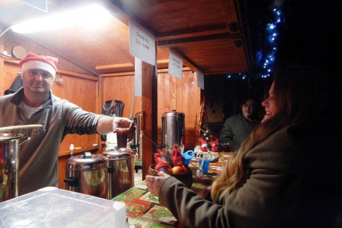 Ilustračný obrázok k článku Žiarske vianočné trhy OBRAZOM: Koľko tento rok zacvakáme za punč?