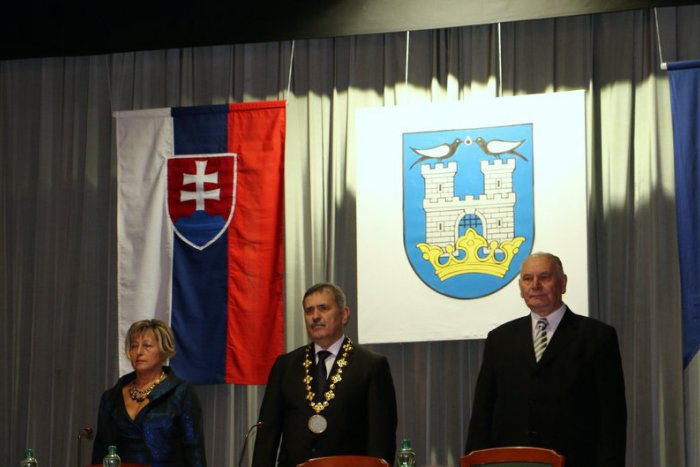 Ilustračný obrázok k článku Nové zastupiteľstvo zvolilo predsedov komisií i členov mestskej rady: Pozrite si ich mená!