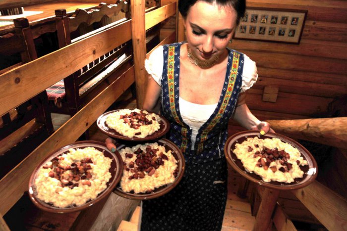 Ilustračný obrázok k článku Kam zobrať zahraničného kamaráta na halušky v Bratislave? Tradičná kuchyňa v hlavnom meste vymiera