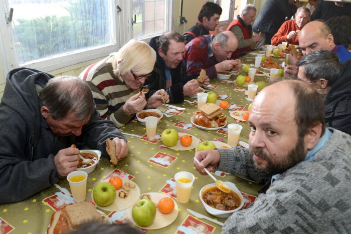 Ilustračný obrázok k článku Vianočné jedlo pre bezdomovcov: Pripravená takmer stovka porcií