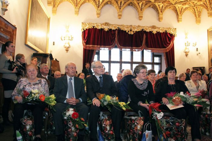 Ilustračný obrázok k článku Na Bojnickom zámku udeľovali titul Senior roka: Ocenenie získala aj pani Švecová (85) z Nitry
