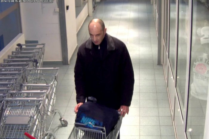 Ilustračný obrázok k článku Nepoznáte ho? Bratislavská polícia sa snaží vypátrať zlodeja značkových voňaviek