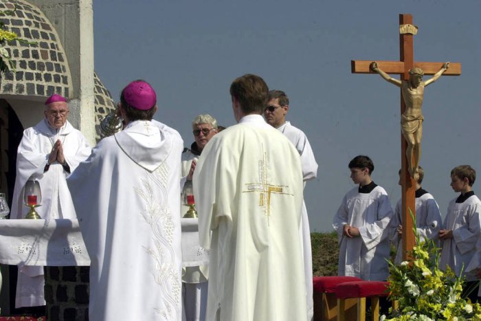 Ilustračný obrázok k článku Nespravodlivo väzneným kňazom odhalili pamätnú tabuľu: Pripomína ich nerovný boj s komunistickým režimom