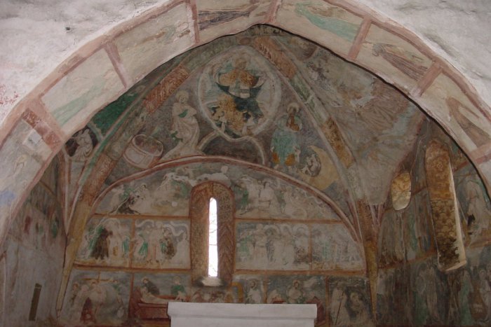 Ilustračný obrázok k článku LMR nezaháľalo: Obnovy sa dočkali aj nástenné maľby vo Všechsvätskom kostole