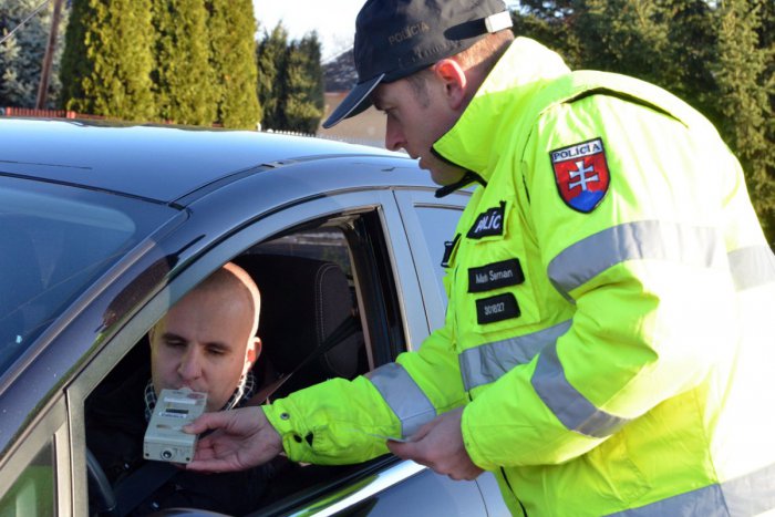 Ilustračný obrázok k článku Policajti sa aj v novom roku zamerajú na takéto kontroly: Všetky dôležité info pre vodičov vnútri!