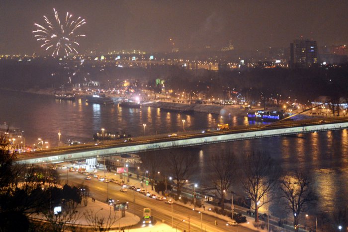 Ilustračný obrázok k článku Silvester 2014: Napriek zime vítali nový rok v uliciach tisícky ľudí + FOTO