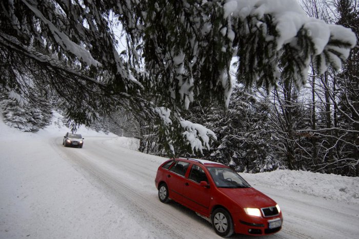Ilustračný obrázok k článku Cesty v Žiline a okolí sú pod snehom: Najnovšie info o zjazdnosti