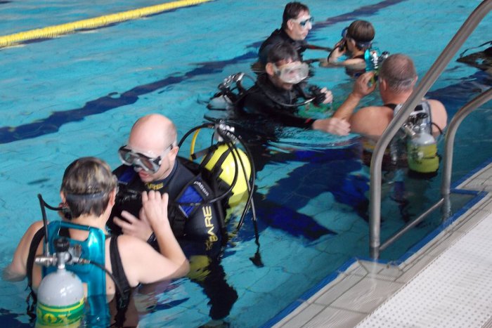 Ilustračný obrázok k článku FOTO a VIDEO: Plaváreň v Spišskej obsadili potápači. Čo sa na mieste dialo?