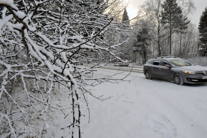Ilustračný obrázok k článku Pod Tatrami na cestách opatrne: Tvoria sa snehové jazyky a záveje