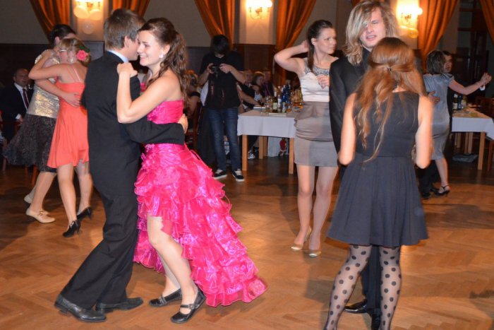 Ilustračný obrázok k článku Trojkráľový ples v Hrboltovej otvára plesovú sezónu: Pozrite si aktuálny prehľad