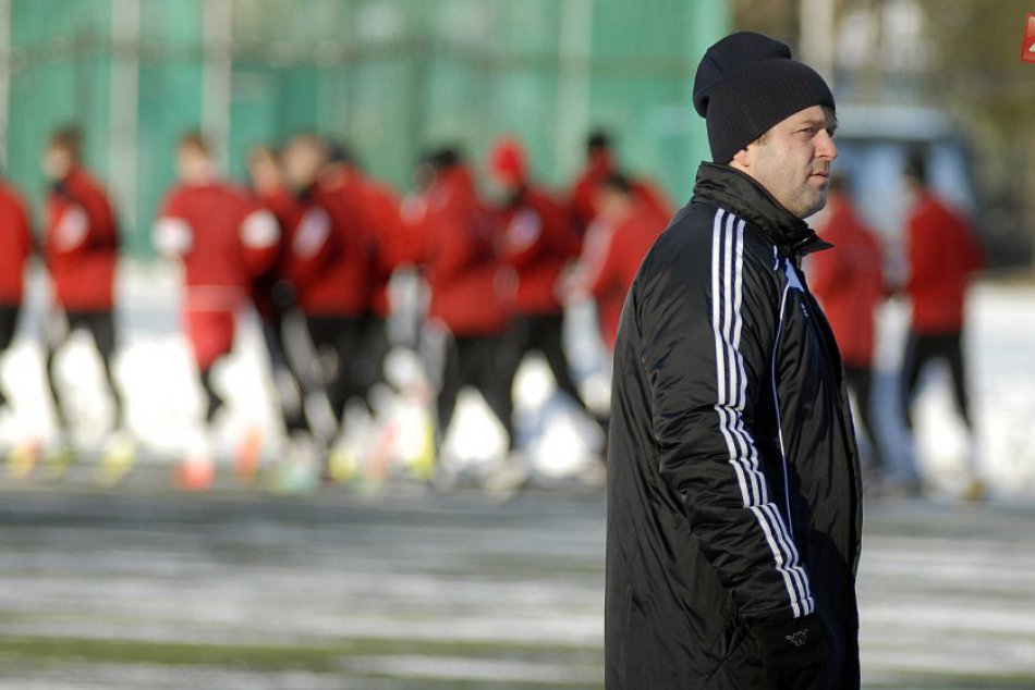 Ilustračný obrázok k článku Pod Urpínom rezonuje slovíčko záchrana: Futbalová Dukla sa však v lige nevzdáva