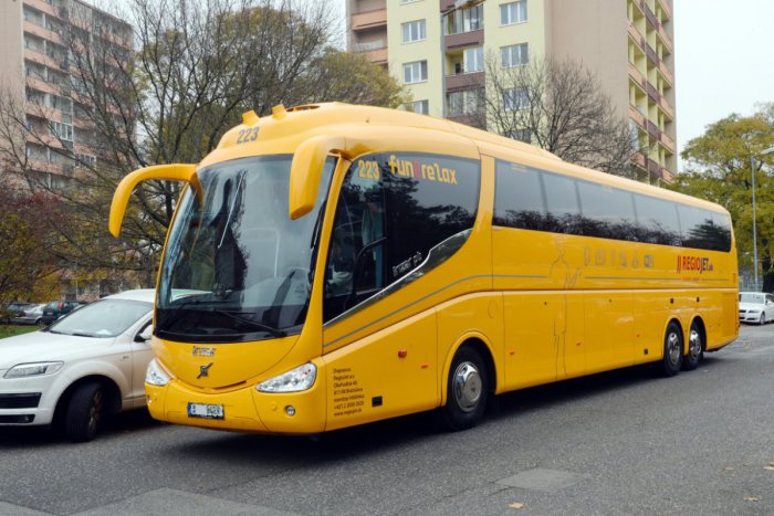 Ilustračný obrázok k článku Pre vysoký záujem pridáva RegioJet na trase Bratislava – Nitra ďalšie autobusové spoje