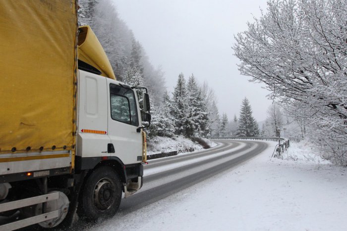 Ilustračný obrázok k článku Situácia na cestách: Diaľnice sú zjazdné, nechýba však aj kašovitý a zľadovatený sneh