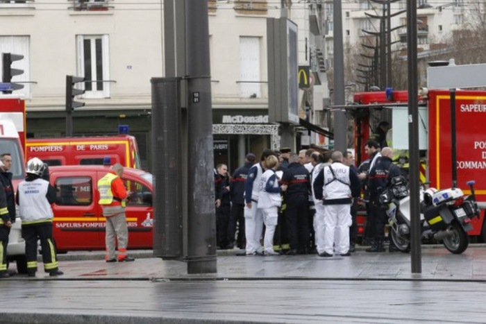 Ilustračný obrázok k článku Krvavé udalosti v Paríži: Takto si v Humennom uctíme obete útoku teroristov!