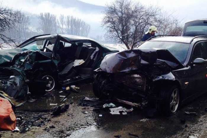 Ilustračný obrázok k článku Vážna dopravná nehoda pri Gočove: Čelná zrážka si vyžiadala štyroch zranených!