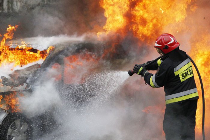 Ilustračný obrázok k článku Šokujúci nález v horiacom aute: Po uhasení požiaru v ňom hasiči objavili mŕtvolu