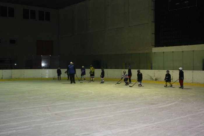 Ilustračný obrázok k článku Chuťovka pre milovníkov športu: Naše mesto zažije nočné korčuľovanie na ľade
