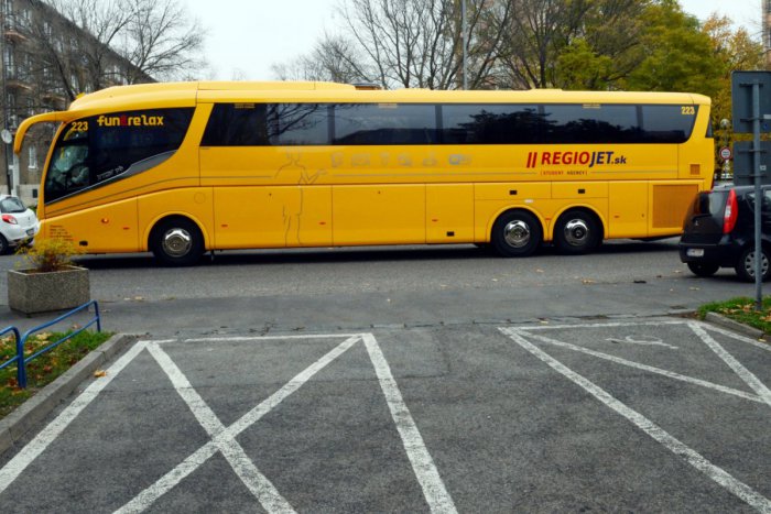 Ilustračný obrázok k článku Z Bystrice budú jazdiť luxusné autobusy RegioJetu: Uvažuje známy prepravca o zastávke vo Žiari?
