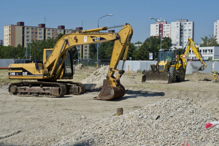 Ilustračný obrázok k článku Očakávaná plaváreň v Petržalke: Jej výstavbu zdržali "nečakané veci v zemi"