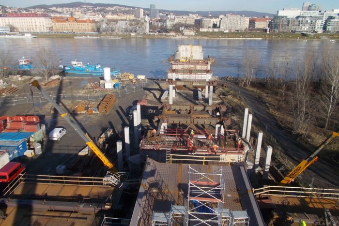 Ilustračný obrázok k článku Kauza Starý most: „Prestavba nie je v sklze iba niekoľko týždňov, sú to mesiace,“ tvrdí šéf dopravnej komisie Jozef Uhler