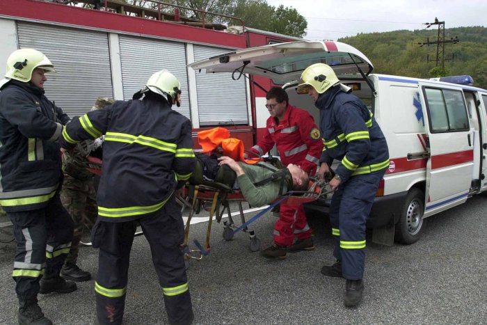 Ilustračný obrázok k článku Krásny skutok bystrických hasičov neostal bez odozvy: V ťažkom teréne zachránili ľudský život!