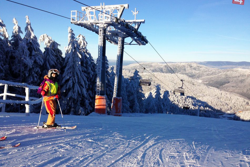 Ilustračný obrázok k článku PREHĽAD: Najlepší čas na lyžovačku v našich horách, ceny skipasov klesajú!