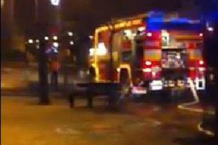 Ilustračný obrázok k článku Rušný večer v centre mesta: O rozruch sa postaralo horiace auto