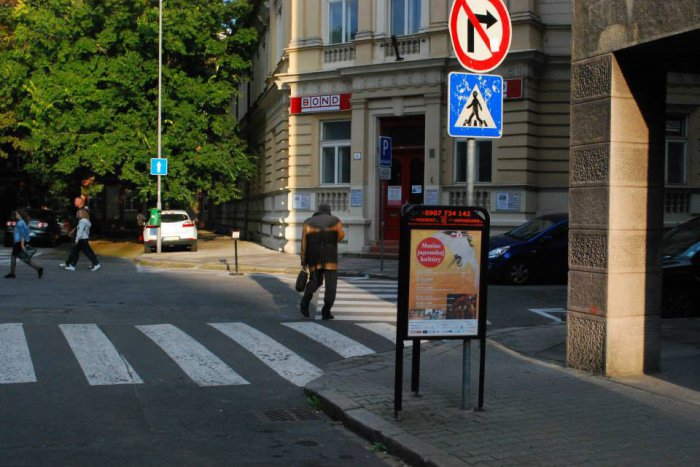 Ilustračný obrázok k článku Začne reklamnej plochy z Bratislavy naozaj ubúdať? Mesto vypovedalo zmluvu trojnožkám