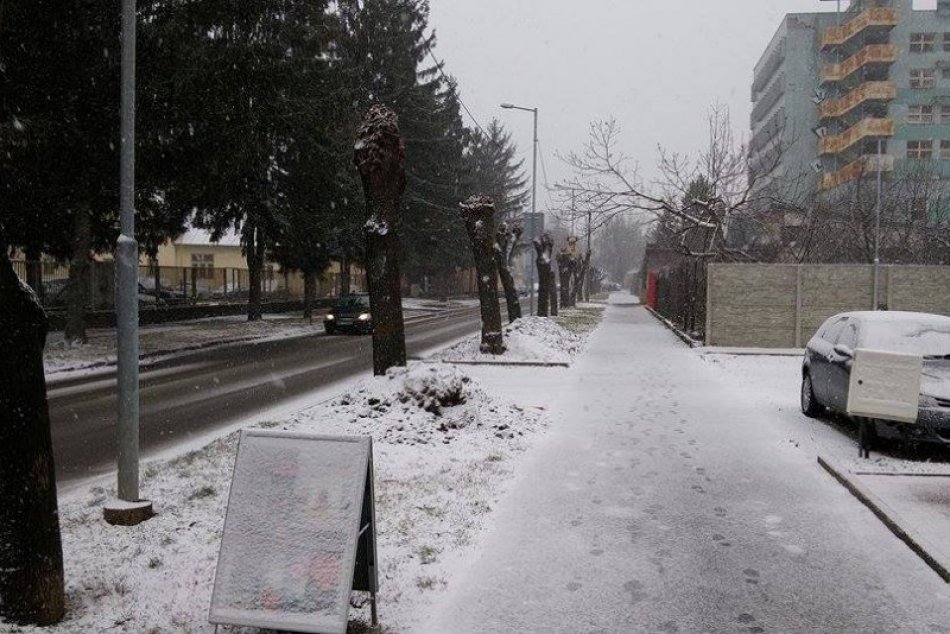 Ilustračný obrázok k článku Sneženie a kolízie na cestách: Hasiči zasahovali na cestách v okolí Michaloviec