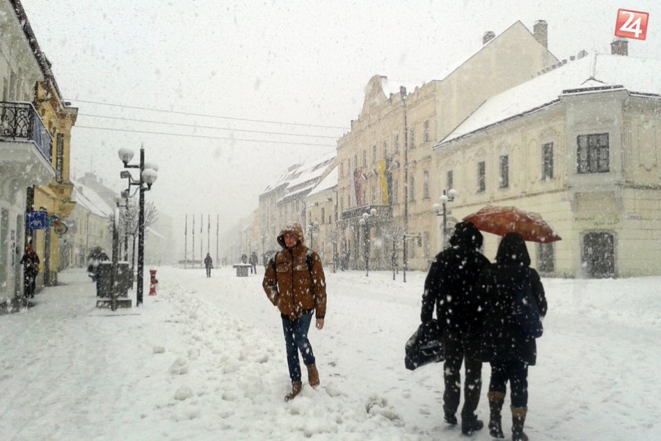 Ilustračný obrázok k článku Sneh, vietor a ľad narobil v Trnavskom kraji šarapatu: 37 udalostí v doprave i úrazy