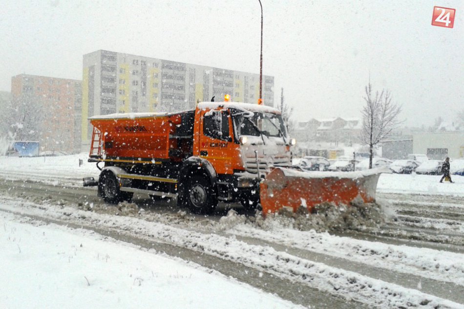Ilustračný obrázok k článku Ivo Nesrovnal vyzýva Bratislavčanov, aby v dnešnom počasí zvážili jazdu autom