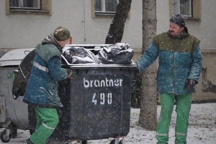Ilustračný obrázok k článku V desiatich kontajneroch sa smeti dlho neohrejú: V Mikuláši spustili do užívania prekládkovú stanicu odpadu