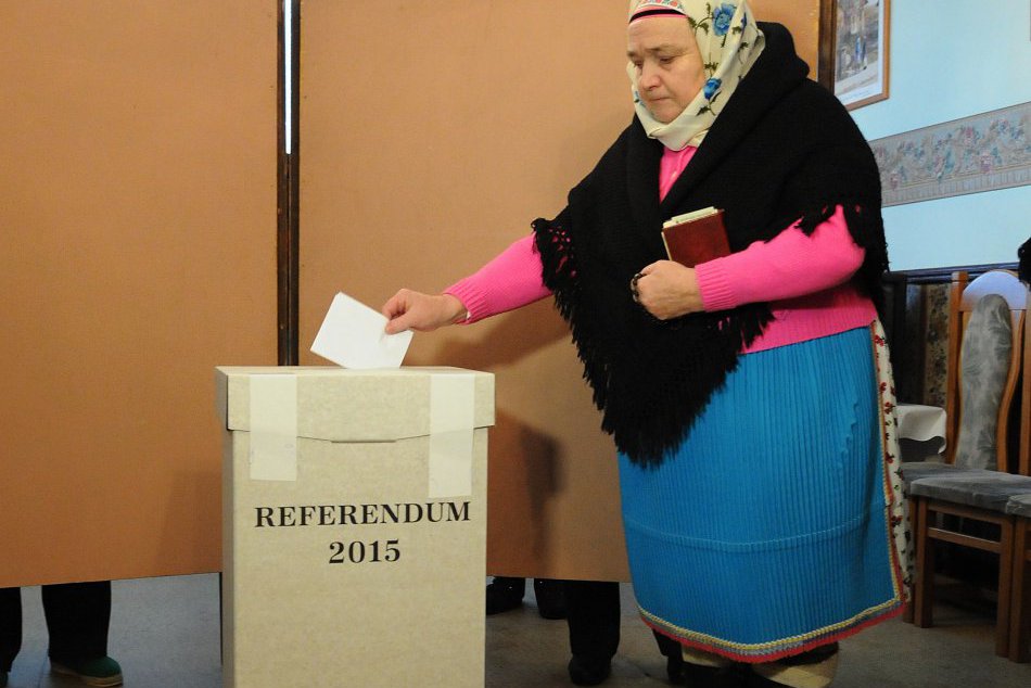 Ilustračný obrázok k článku V jednom z okrskov v Prievidzi nie je o referendum veľký záujem: Hlasovať chodia mladší aj starší