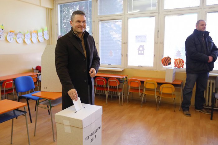 Ilustračný obrázok k článku V Bystrici zahlasoval aj predseda Národnej rady: Pozrite, čo povedal Pellegrini na kampaň pred referendom