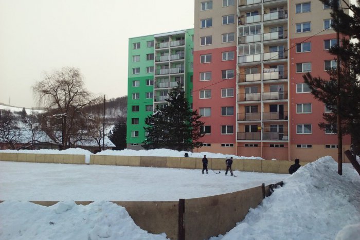 Ilustračný obrázok k článku Jedni kritizujú, druhí robia: Klzisko v Dobšinej funguje vďaka nadšencovi Karolovi z Anglicka